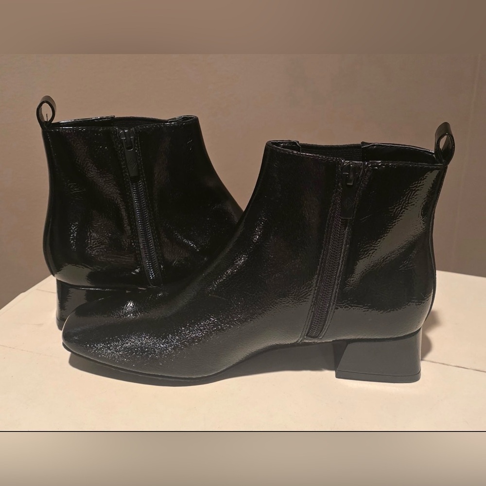 New Donald J. Pliner Black Travis Ankle Booties size 6M
